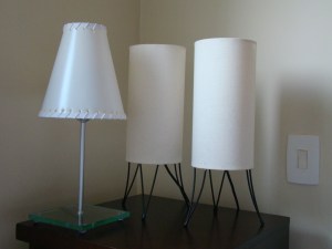 Abajures 30 R$ (esquerda) e 20 R$ por peça (direito)